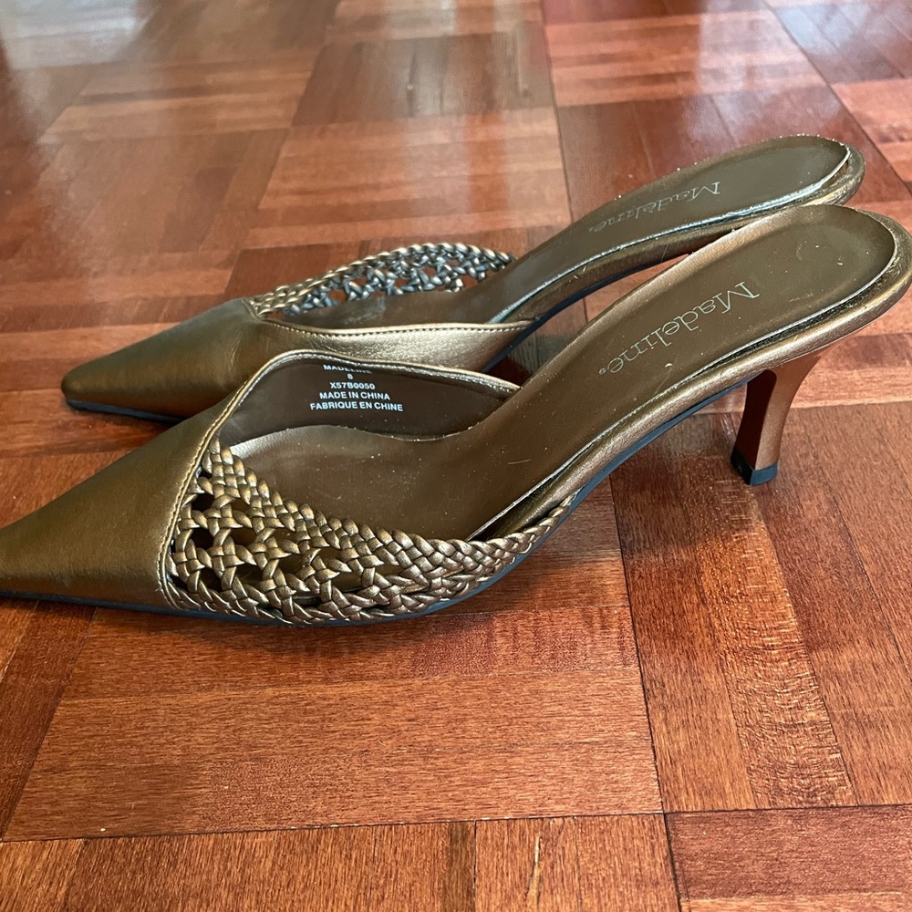 Brand New Madeline mules Trending 2024 size 8 in a rich gold brown colour. $25
